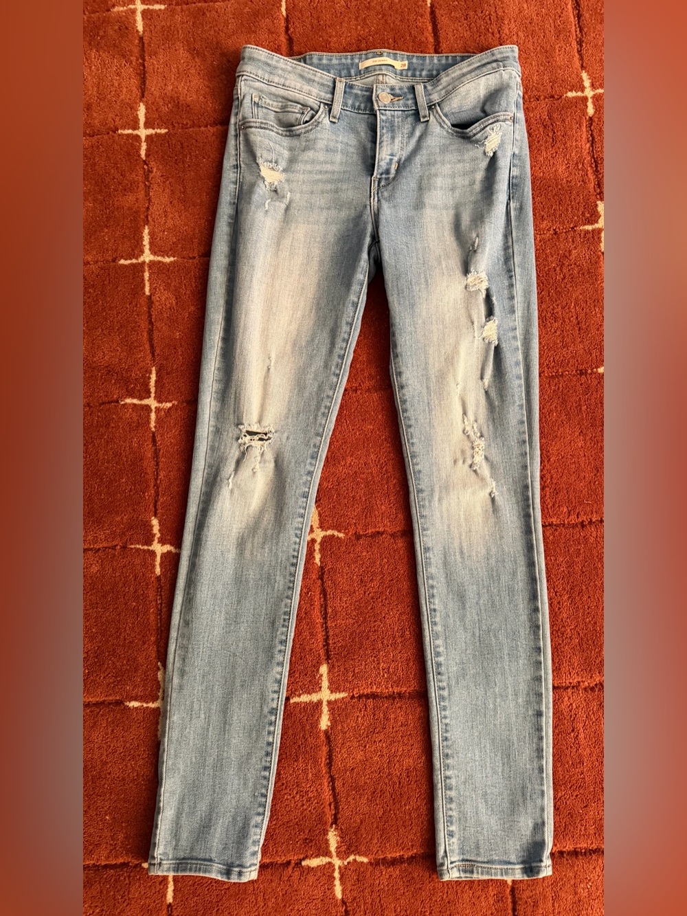 Light Wash Distressed Women’s Jeans - Levi 711 Skinny